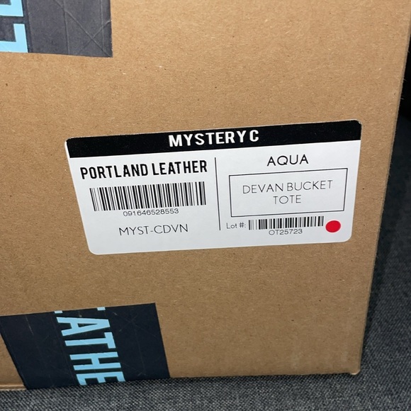 Portland Leather Aqua Classic Devan Bucket Tote - Picture 10 of 12